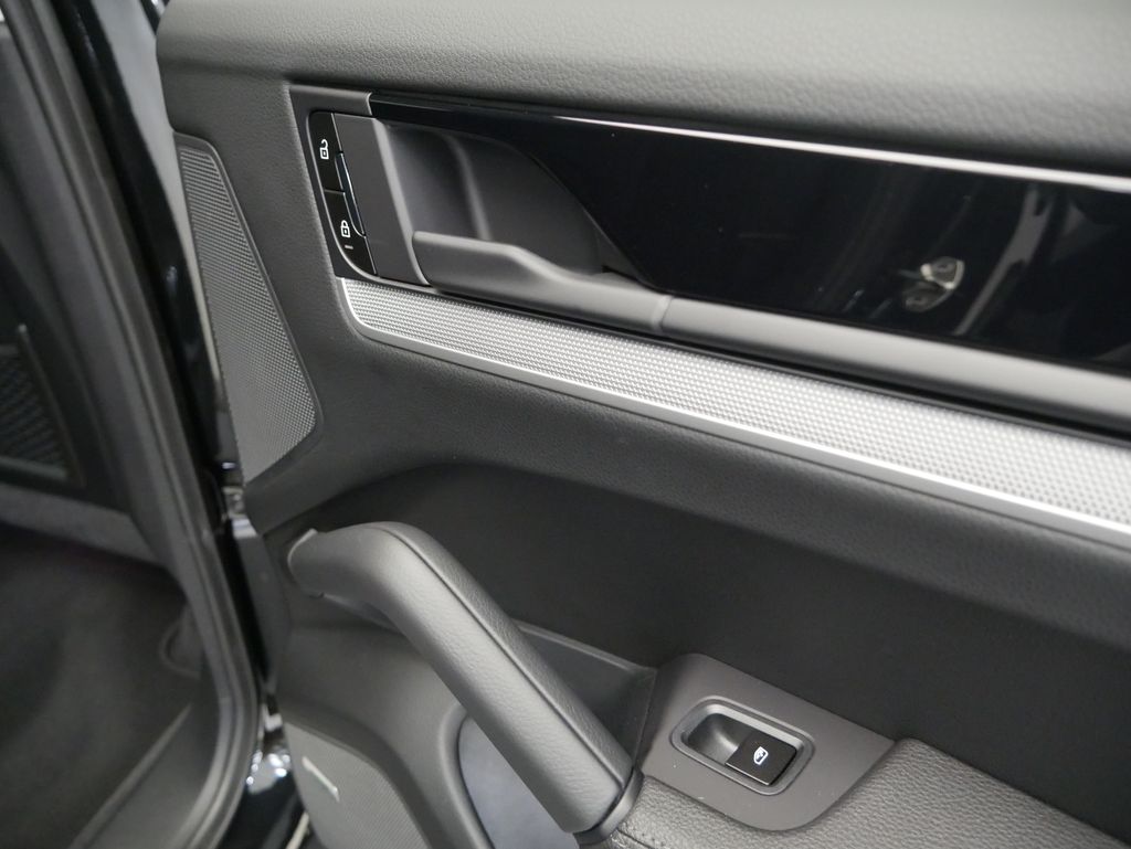 Thumbnail: 2024 Porsche Cayenne - 31