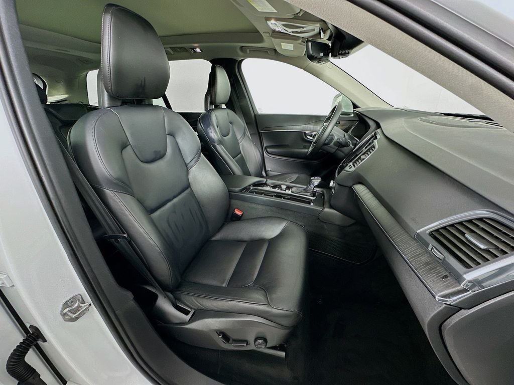 Thumbnail: 2020 Volvo XC90 - 30