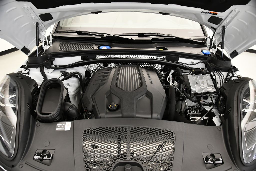 Thumbnail: 2025 Porsche Macan - 10