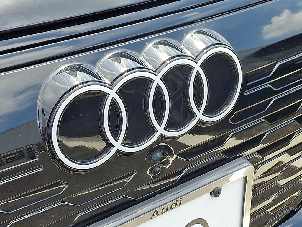Thumbnail: 2025 Audi Q6 e-tron - 4
