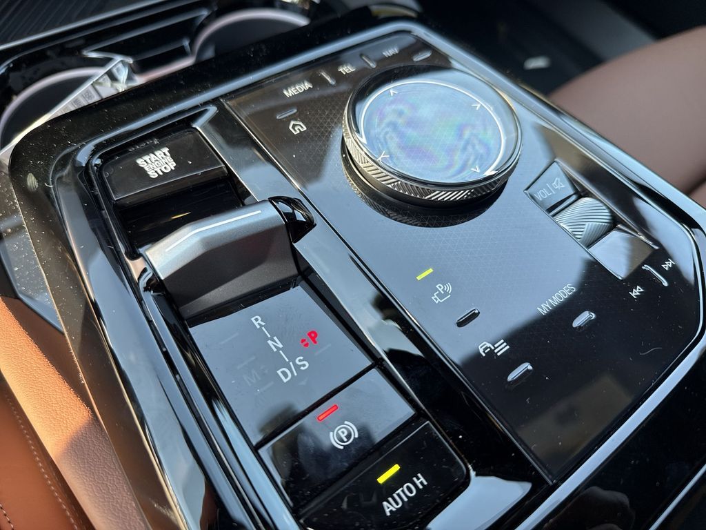 Thumbnail: 2027 BMW 5 Series - 20