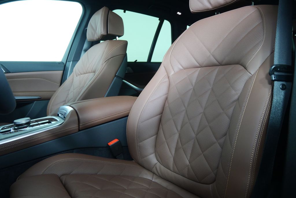 Thumbnail: 2026 BMW X5 - 11