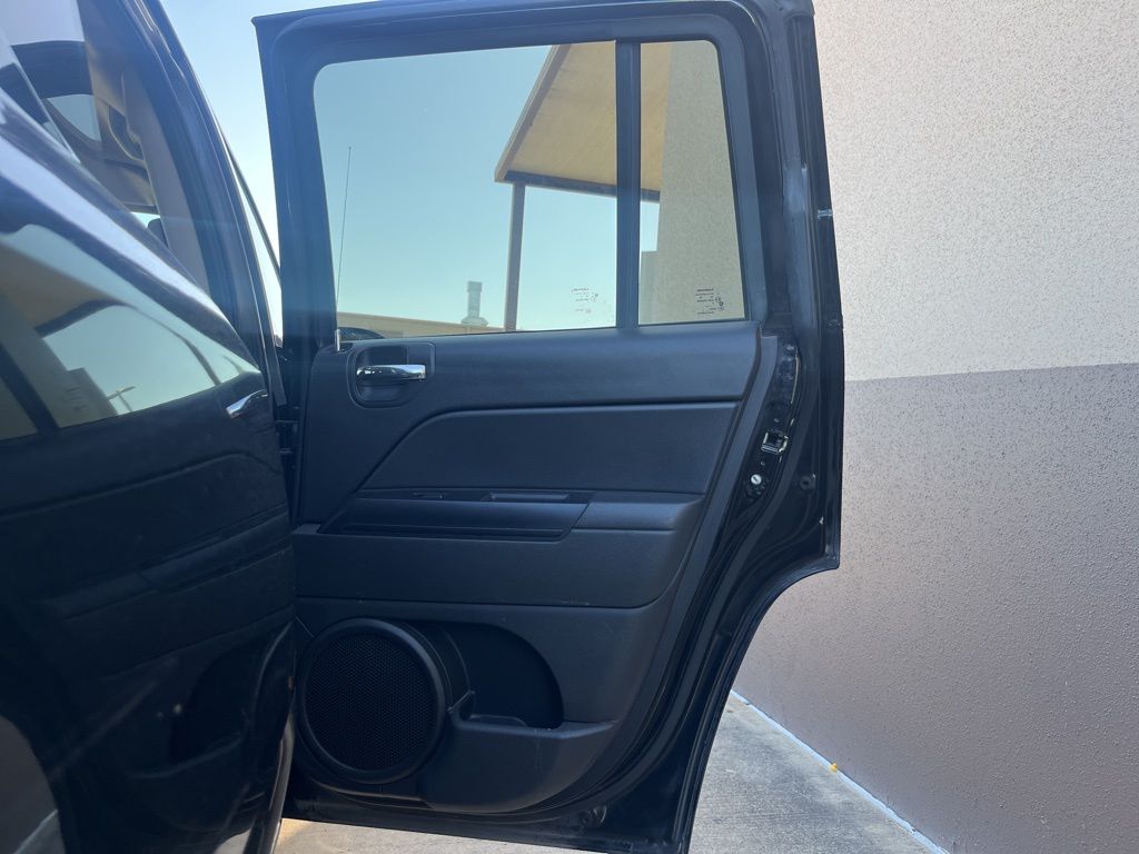 Thumbnail: 2014 Jeep Compass - 16