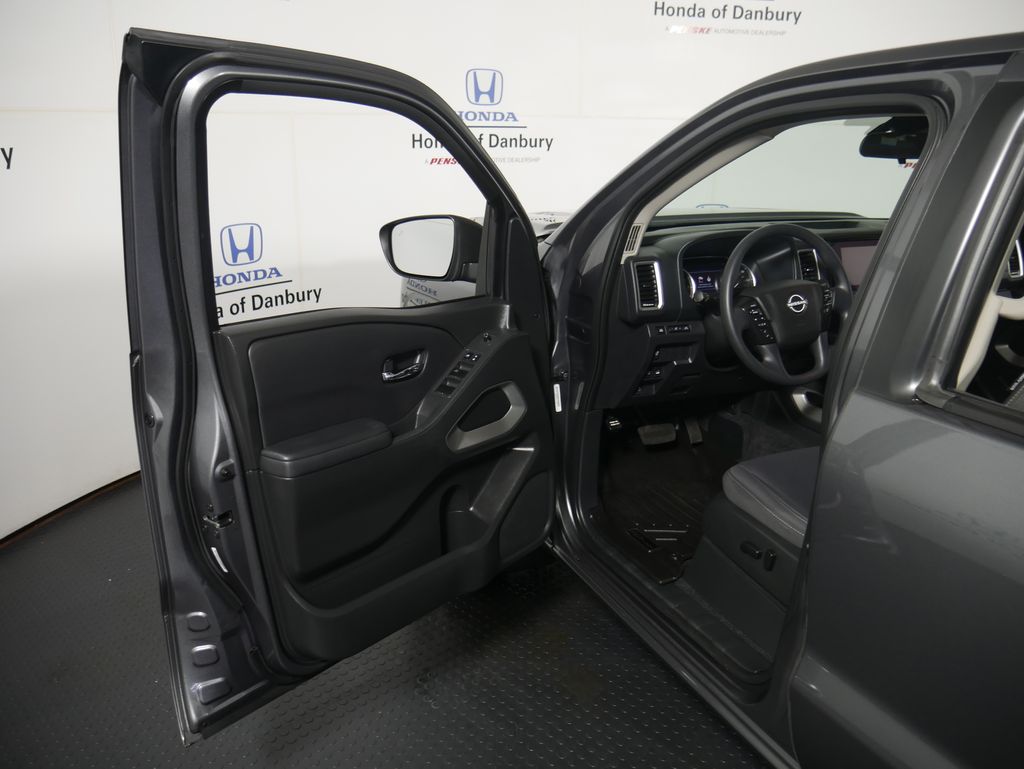 2022 Nissan Frontier SV 10