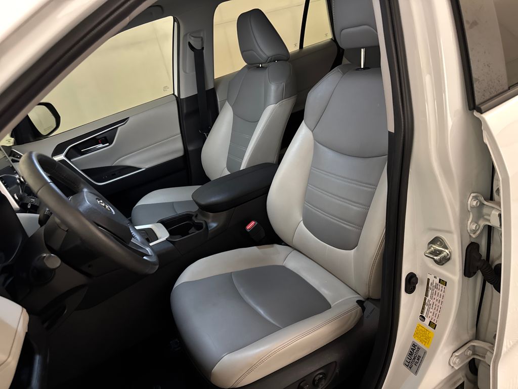 Certified Used 2020 White Toyota XLE Premium image 18