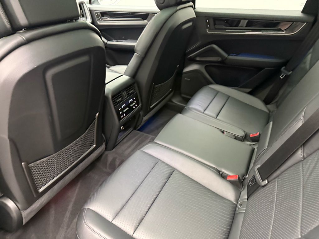 Thumbnail: 2024 Porsche Cayenne - 24