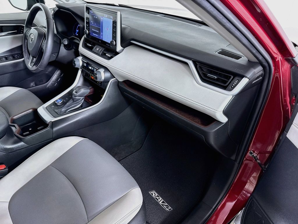 Thumbnail: 2022 Toyota RAV4 - 31