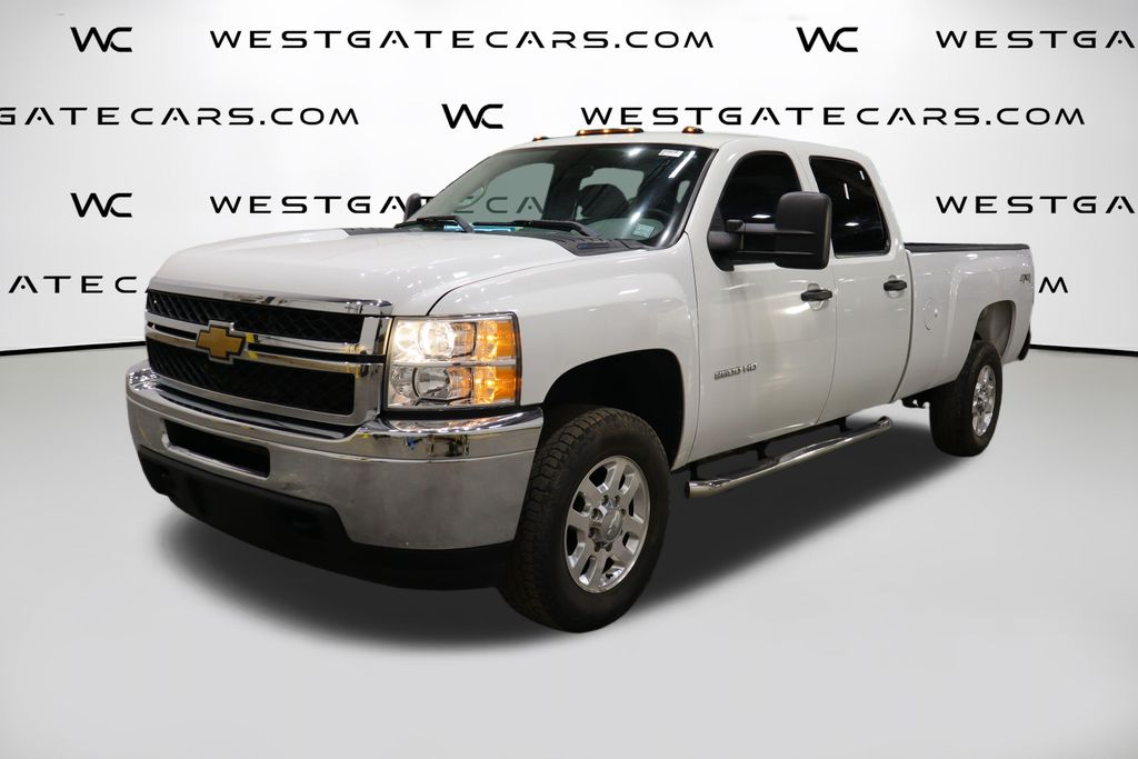 Summit White 2013 Chevrolet Silverado 2500HD Pickup Truck Four-Wheel Drive 6-Speed Automatic