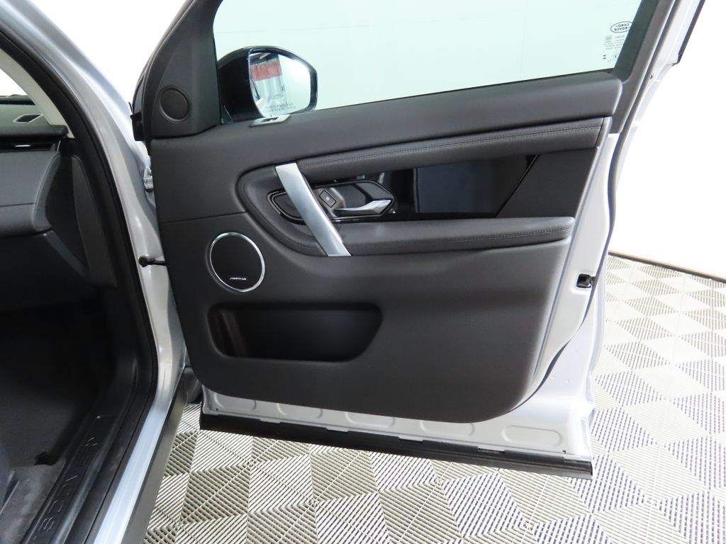 Thumbnail: 2024 Land Rover Discovery Sport - 26