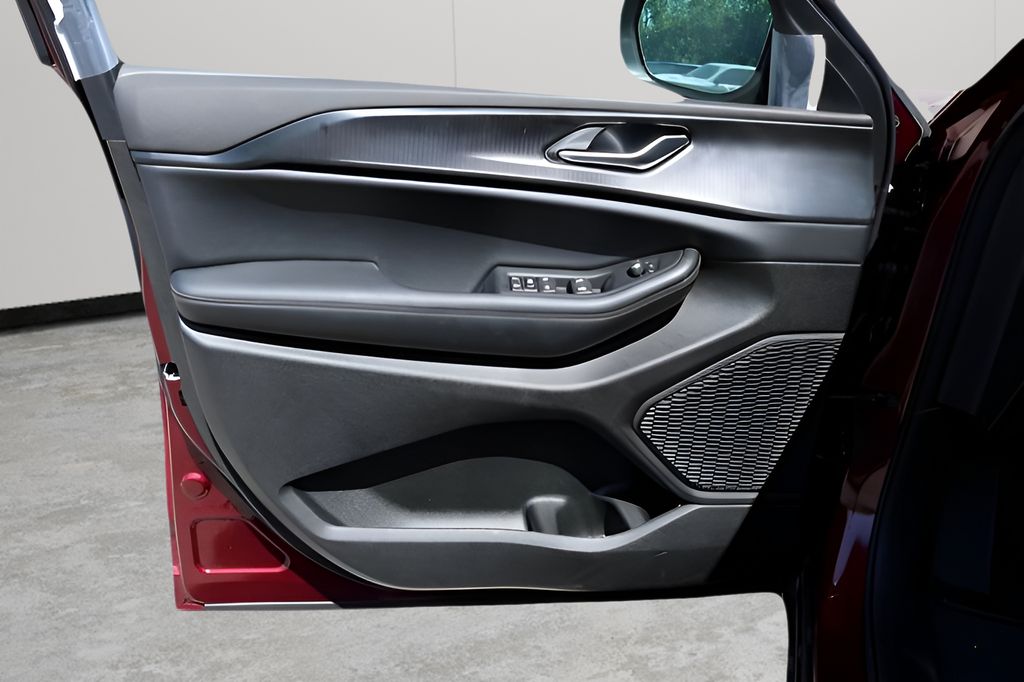 New Car 2025 Jeep Grand Cherokee  Laredo X For Sale Under $30,000 In Austin, Texas