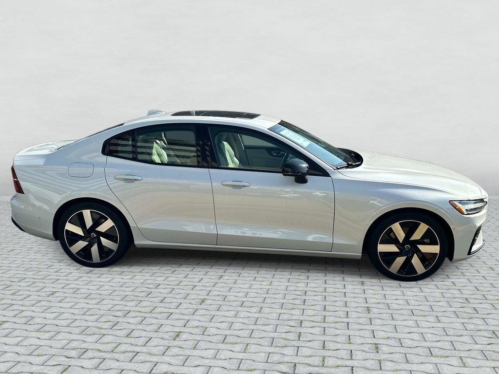 Thumbnail: 2024 Volvo S60 - 4