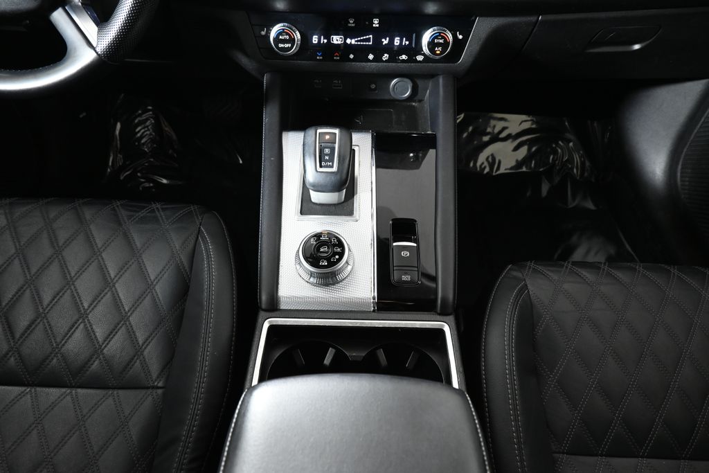 Thumbnail: 2022 Mitsubishi Outlander - 25