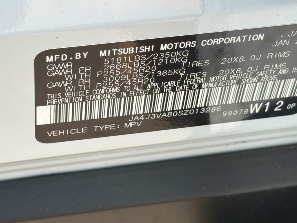 Used 2025 White Mitsubishi SE image 33