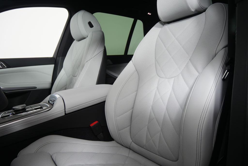 Thumbnail: 2026 BMW X5 - 11