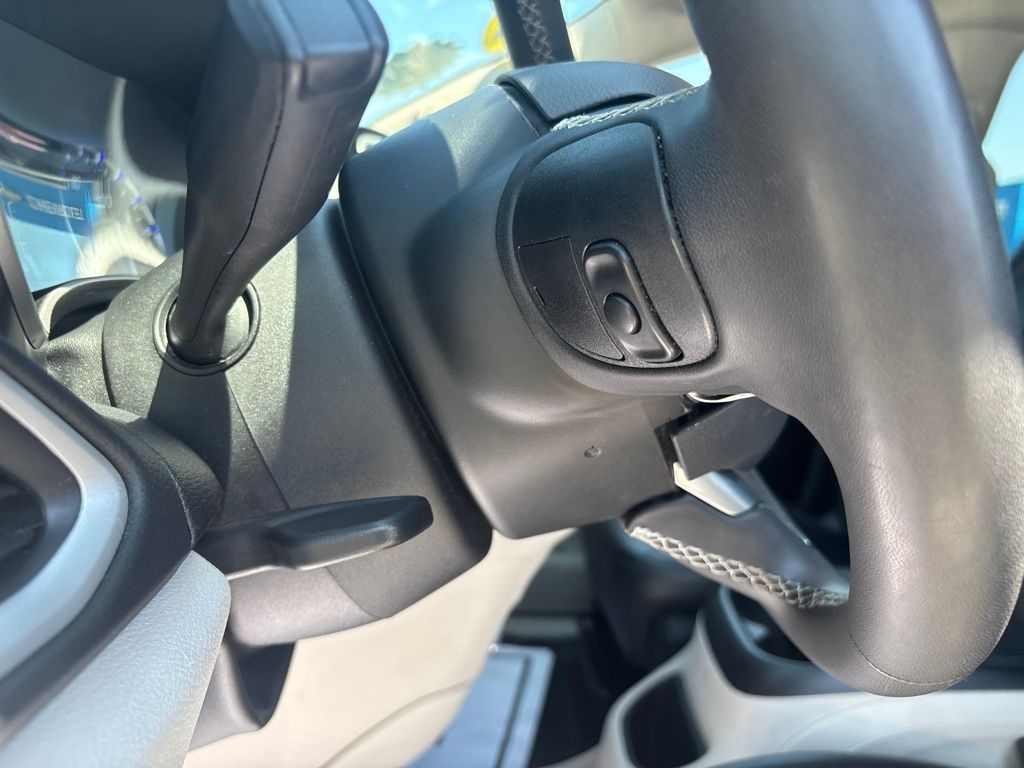 Used 2023 Chrysler Pacifica Van