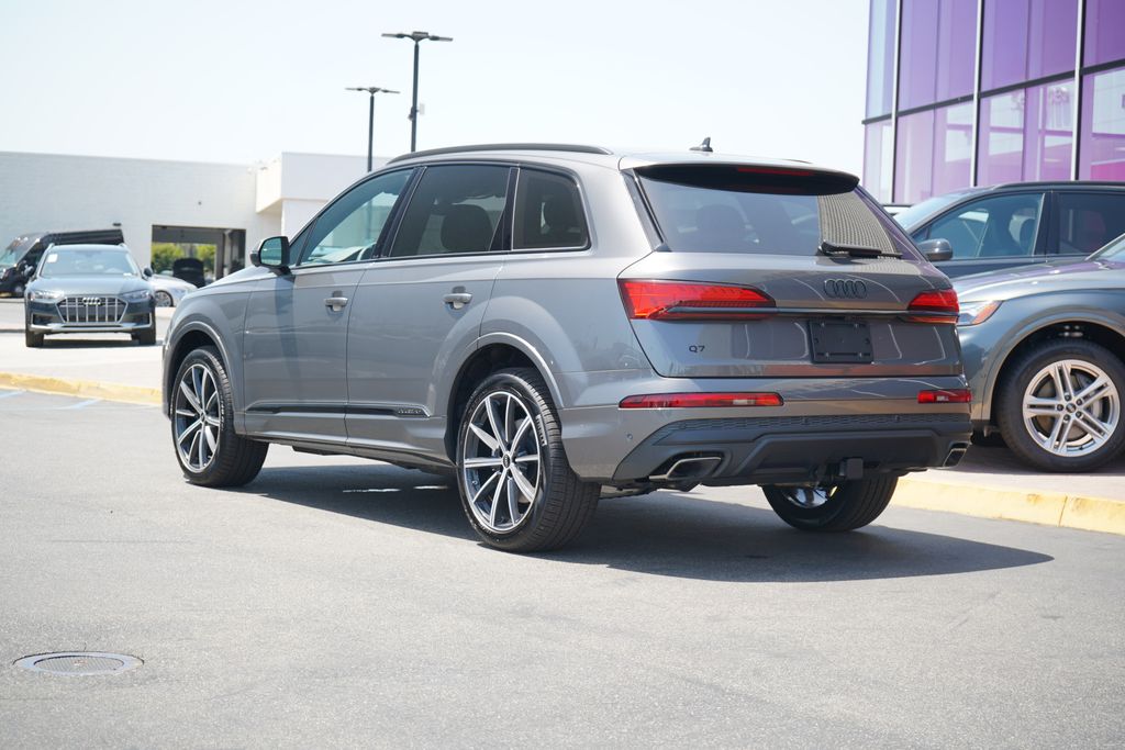 2025 Audi Q7  3