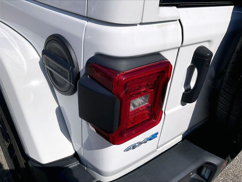 2023 Jeep Wrangler — photo 31