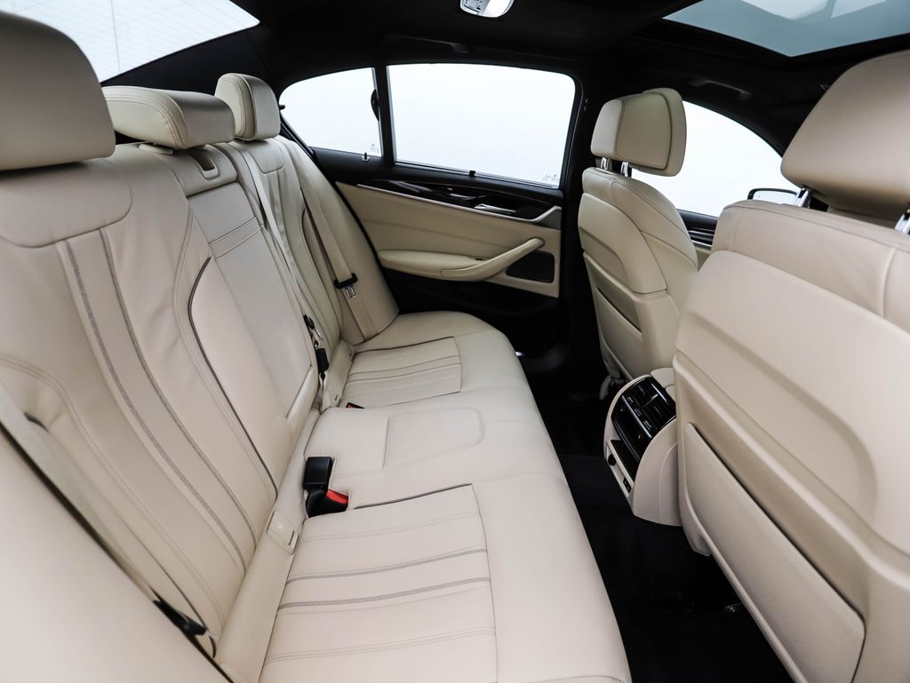 Thumbnail: 2020 BMW 5 Series - 27