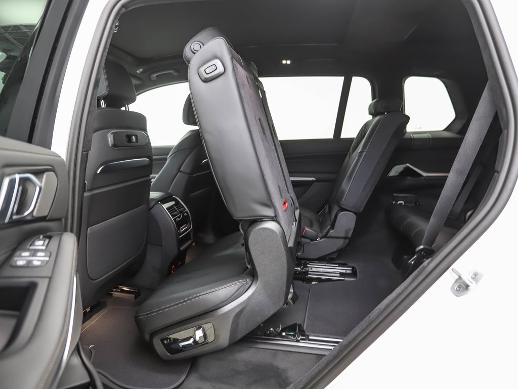 Thumbnail: 2026 BMW X7 - 24