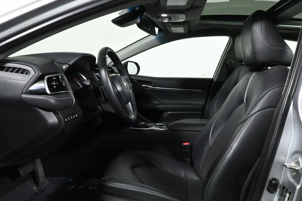 2018 Toyota Camry XSE 3