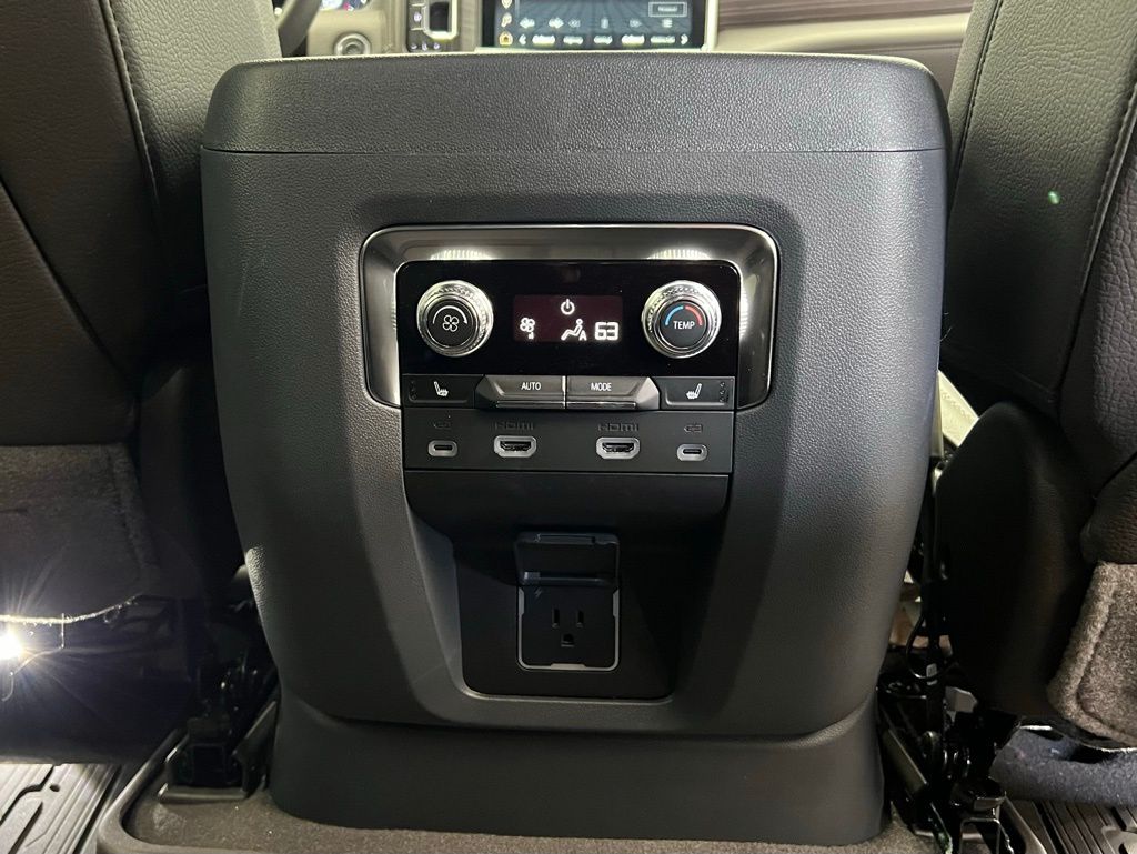 2024 GMC Yukon XL Denali 11