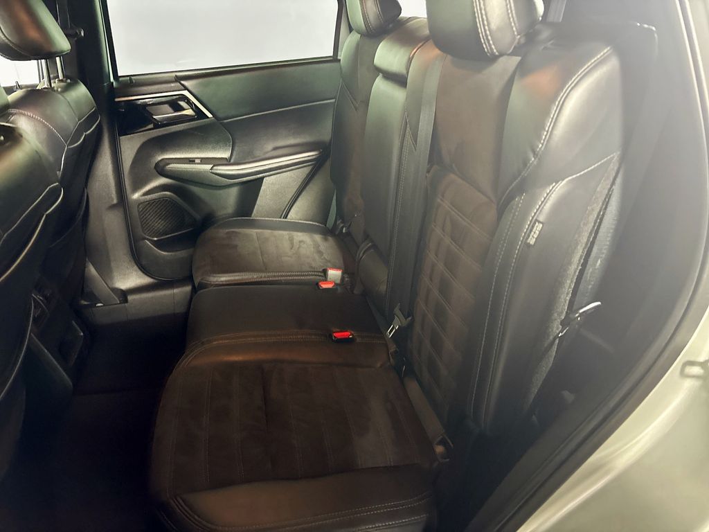 2023 Mitsubishi Outlander SE