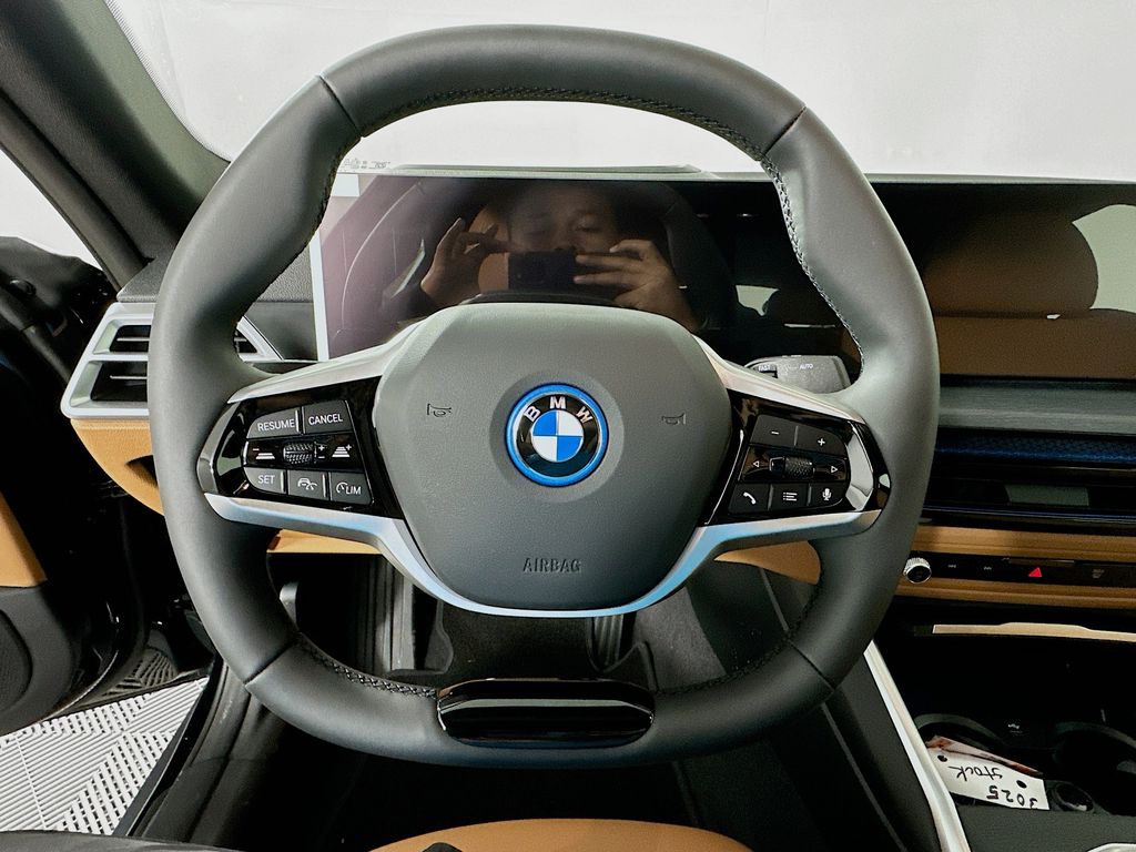 Thumbnail: 2026 BMW i4 - 10