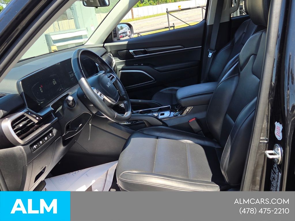 Used 2025 Black Kia S image 8