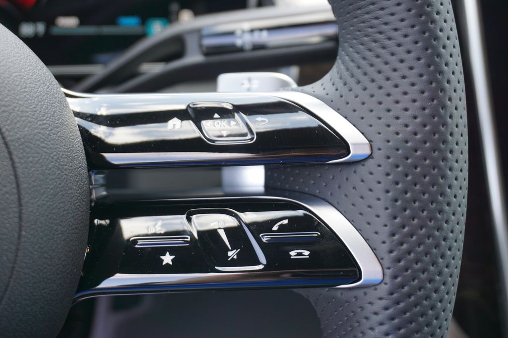 2025 Mercedes-Benz GLC 300 23