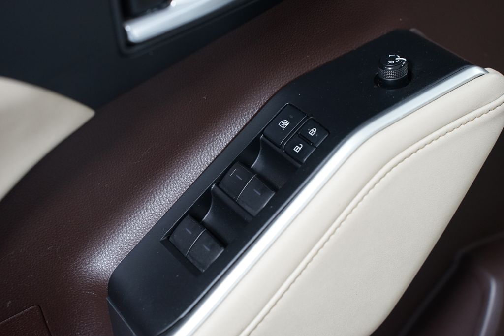 Thumbnail: 2020 Toyota Highlander - 32