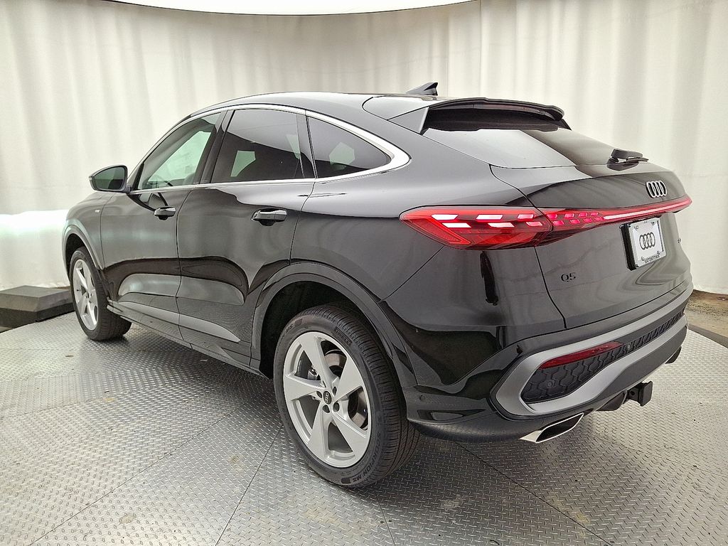 Thumbnail: 2025 Audi Q5 - 4