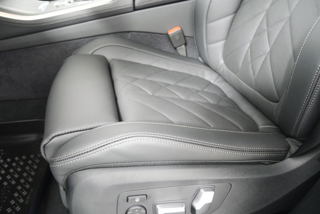 Thumbnail: 2026 BMW X5 - 9
