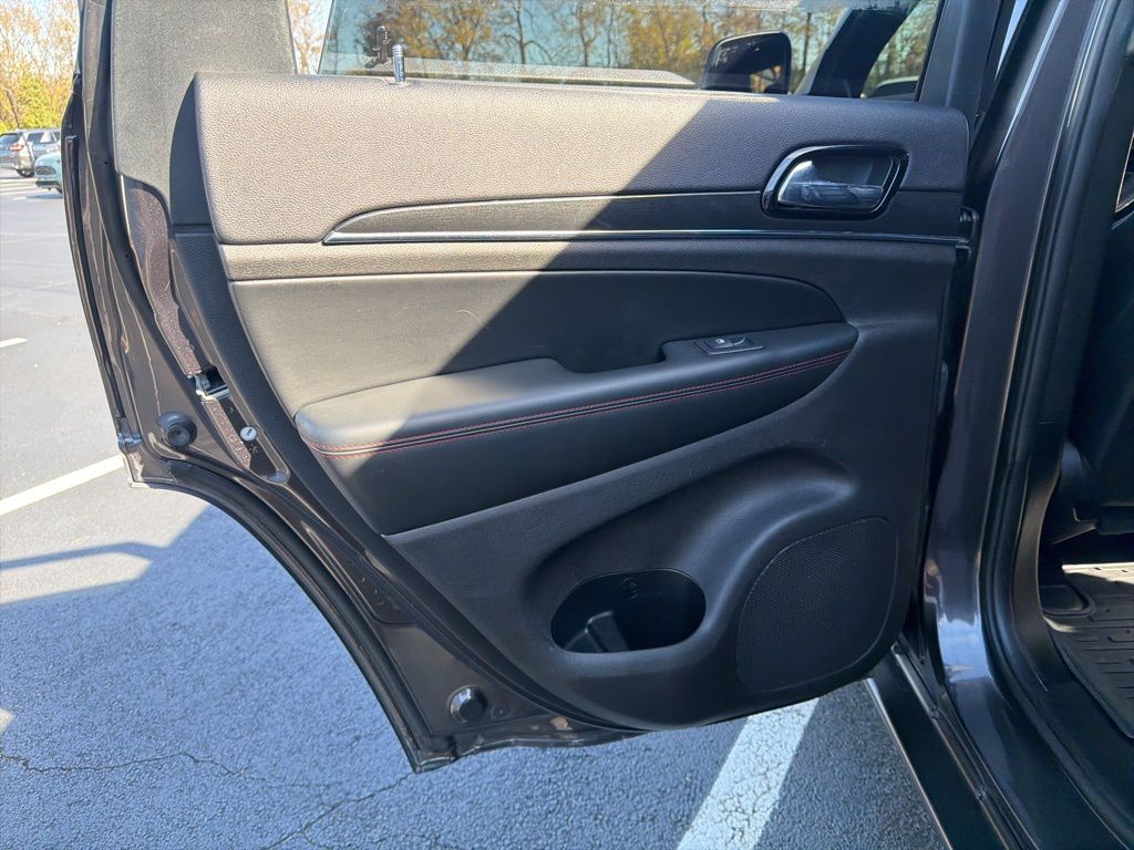 Thumbnail: 2019 Jeep Grand Cherokee - 21