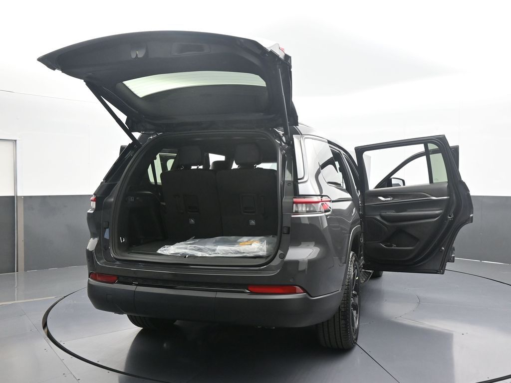 Used 2025 Baltic Gray Metallic Clearcoat Jeep Limited image 44