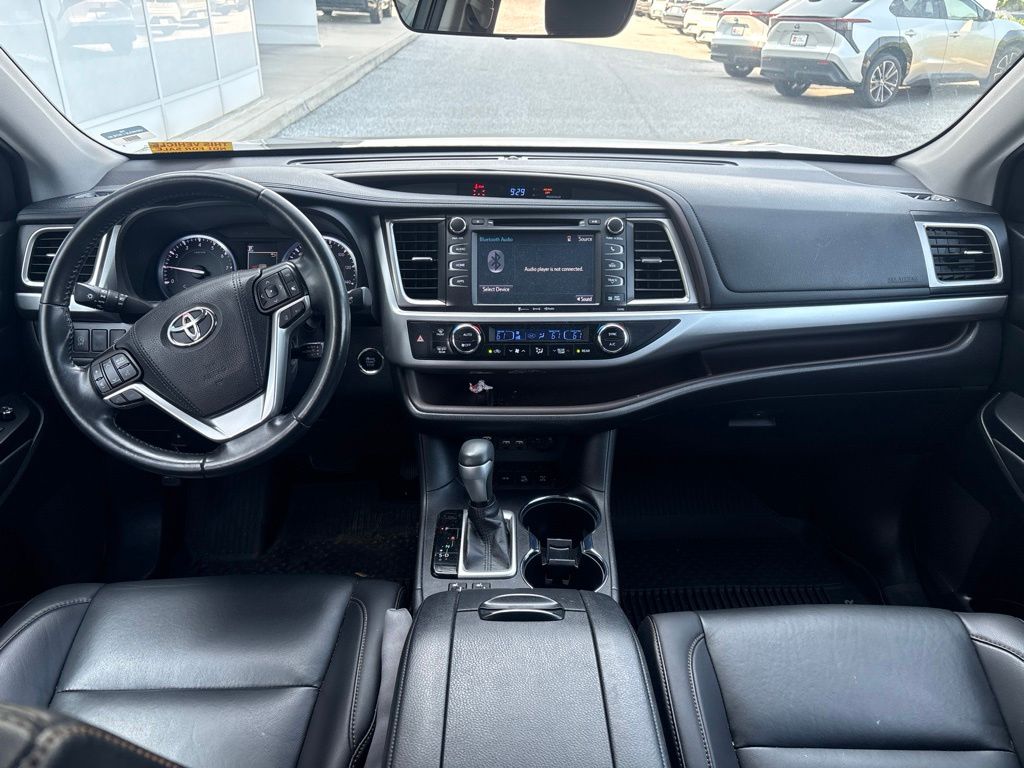 Used 2019 Black Toyota XLE image 11