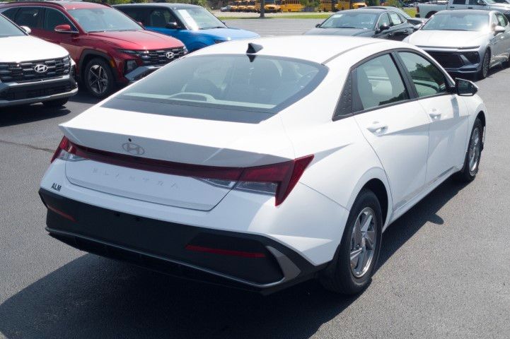 New 2026 White Hyundai SE image 5