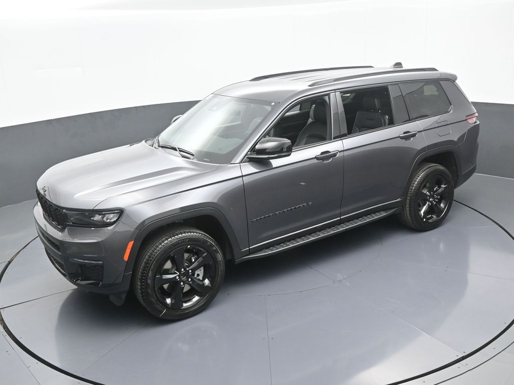 Used 2025 Baltic Gray Metallic Clearcoat Jeep Limited image 17