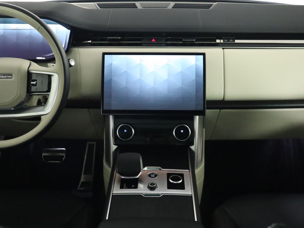 2023 Land Rover Range Rover SE 14