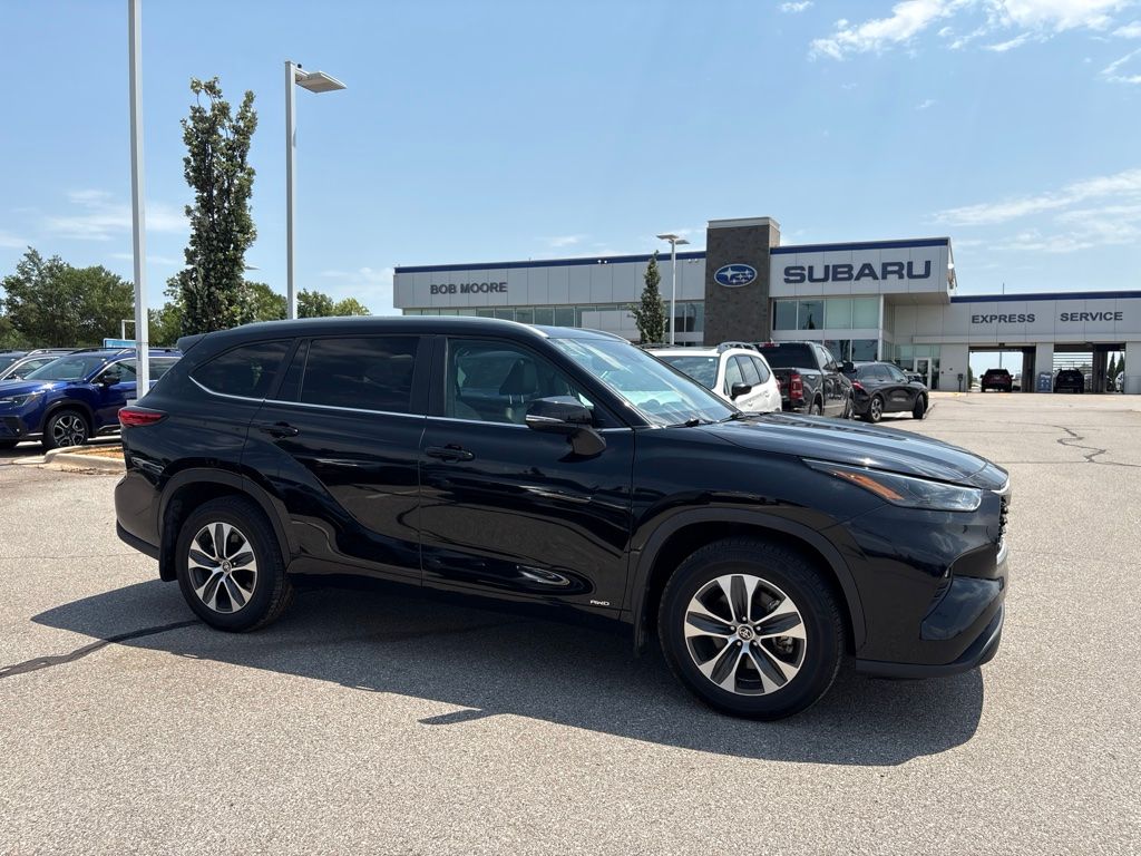 Midnight Black Metallic 2023 Toyota Highlander Hybrid SUV / Crossover All-Wheel Drive Continuously Variable Transmission