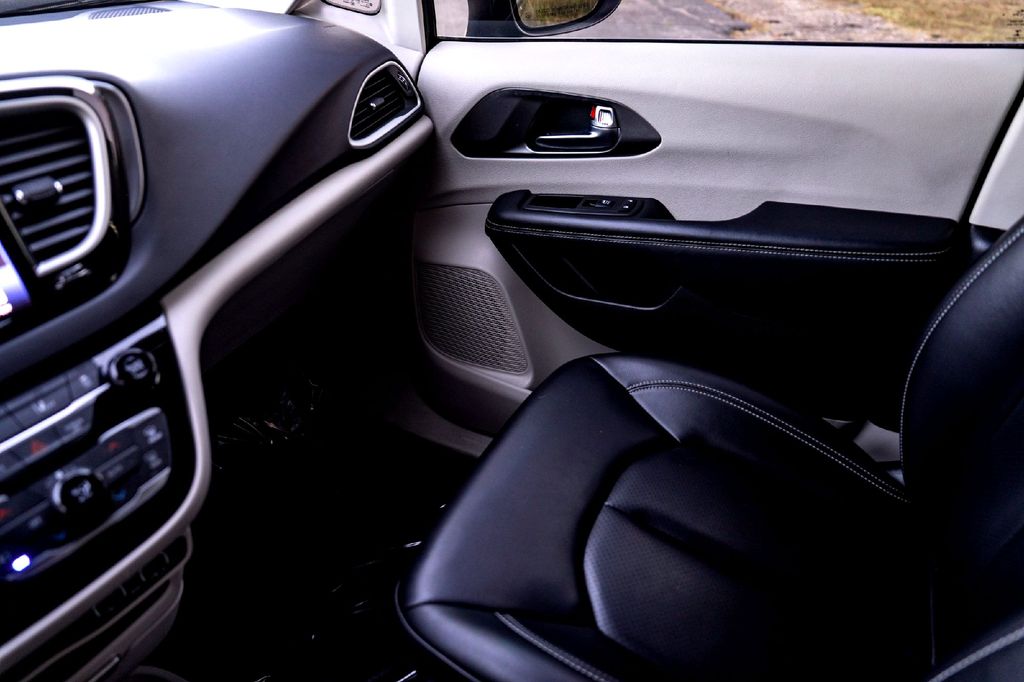 Used Car 2023 Chrysler Pacifica  Touring L For Sale Under $30,000 In Taylor, Texas