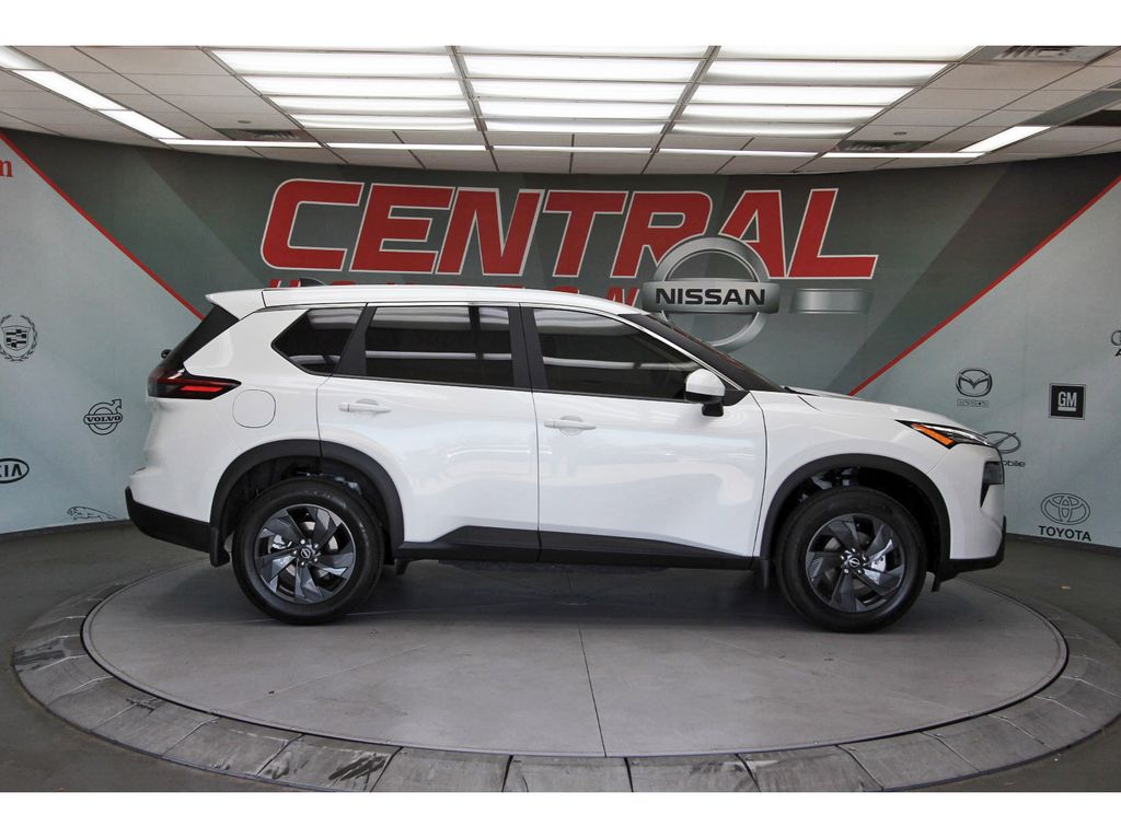 2026 Nissan Rogue SV - 4