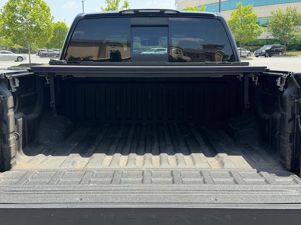 2018 Nissan TITAN SV