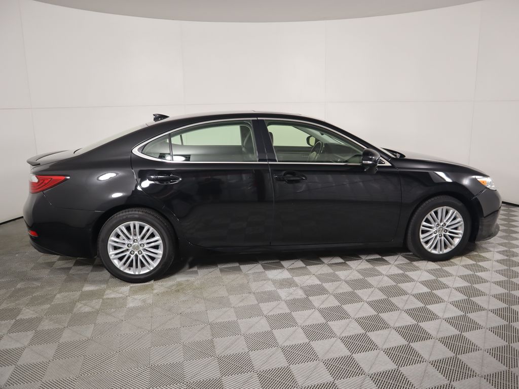 Thumbnail: 2015 Lexus ES - 4