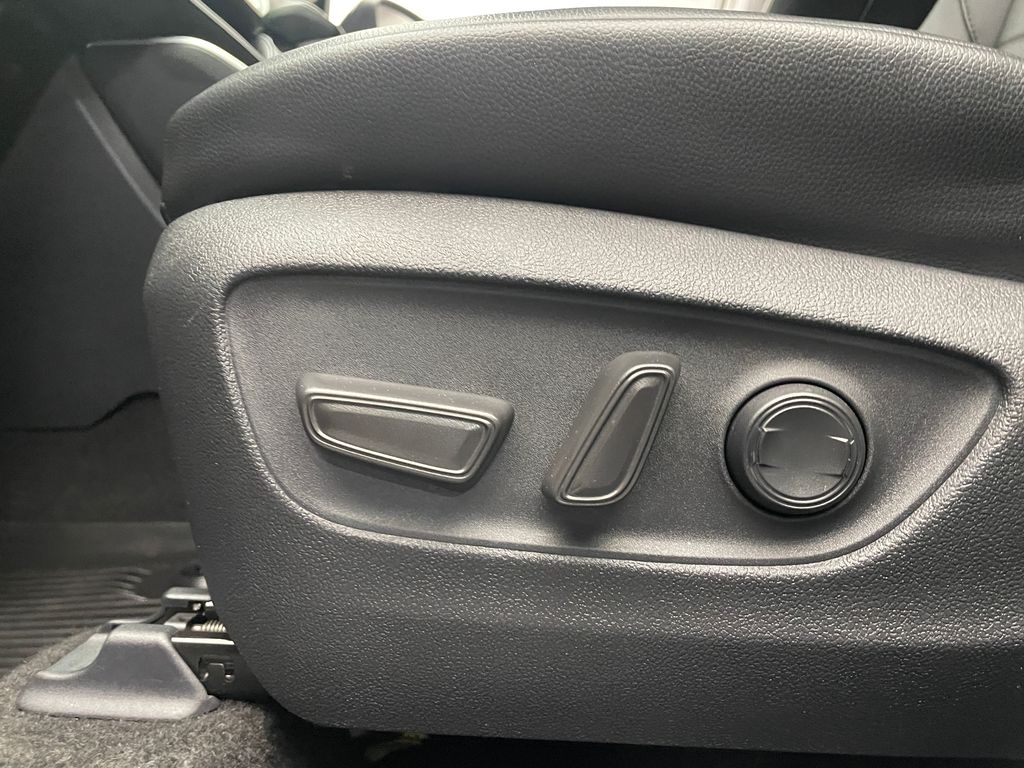 Thumbnail: 2024 Toyota Highlander - 14