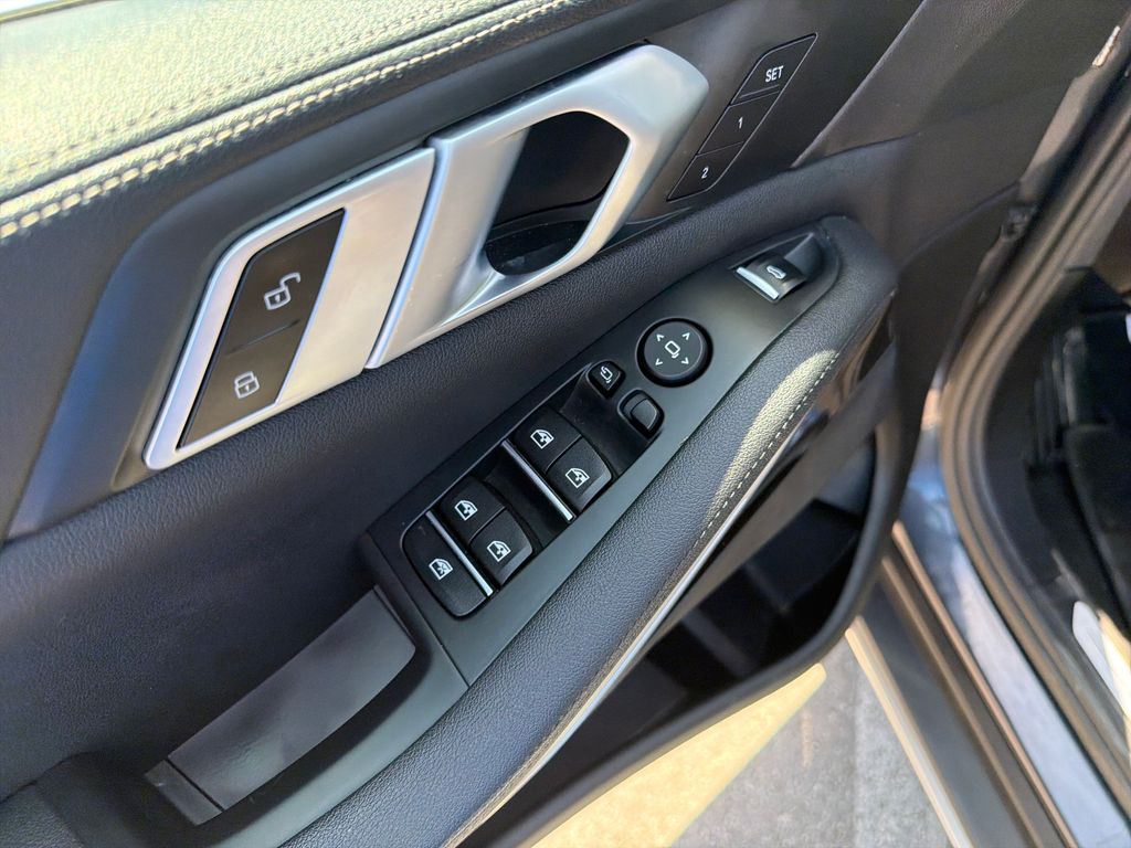 Used 2019 Gray BMW xDrive40i image 20