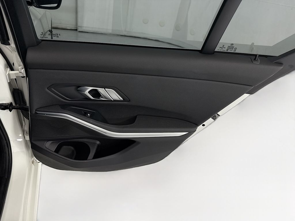 Thumbnail: 2021 BMW 3 Series - 26