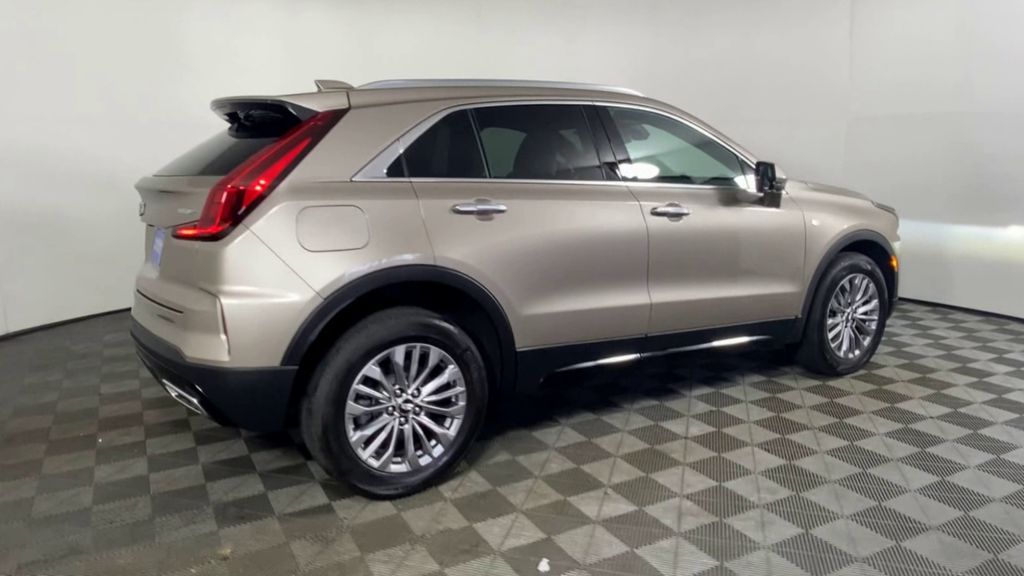 2025 Cadillac XT4 Premium Luxury 9