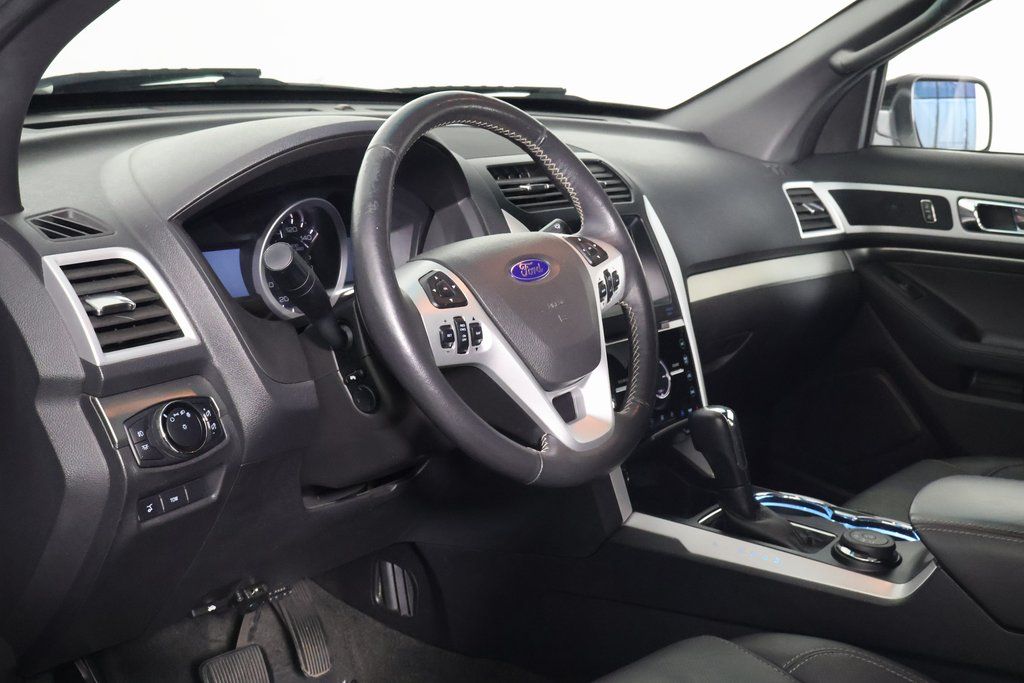 Thumbnail: 2015 Ford Explorer - 7