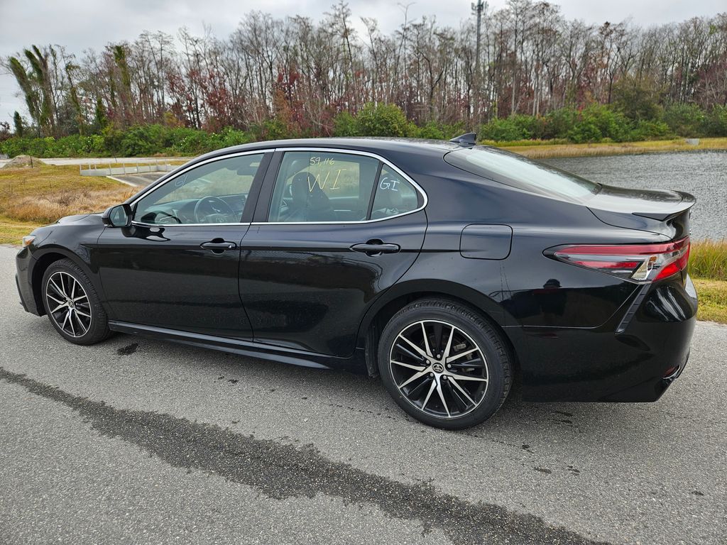 2023 Toyota Camry SE 3