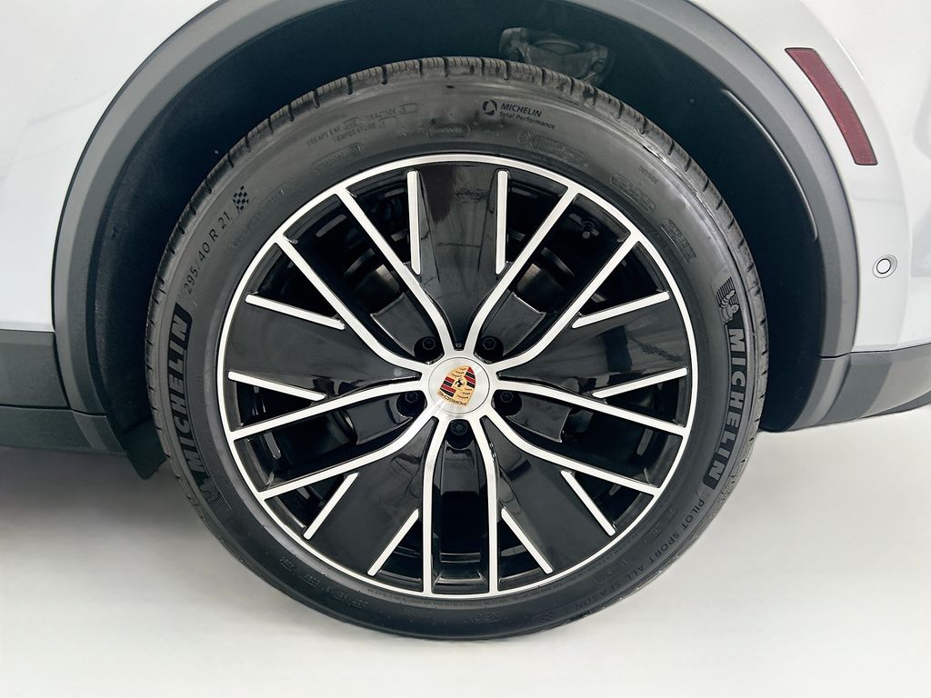 Thumbnail: 2026 Porsche Macan - 31